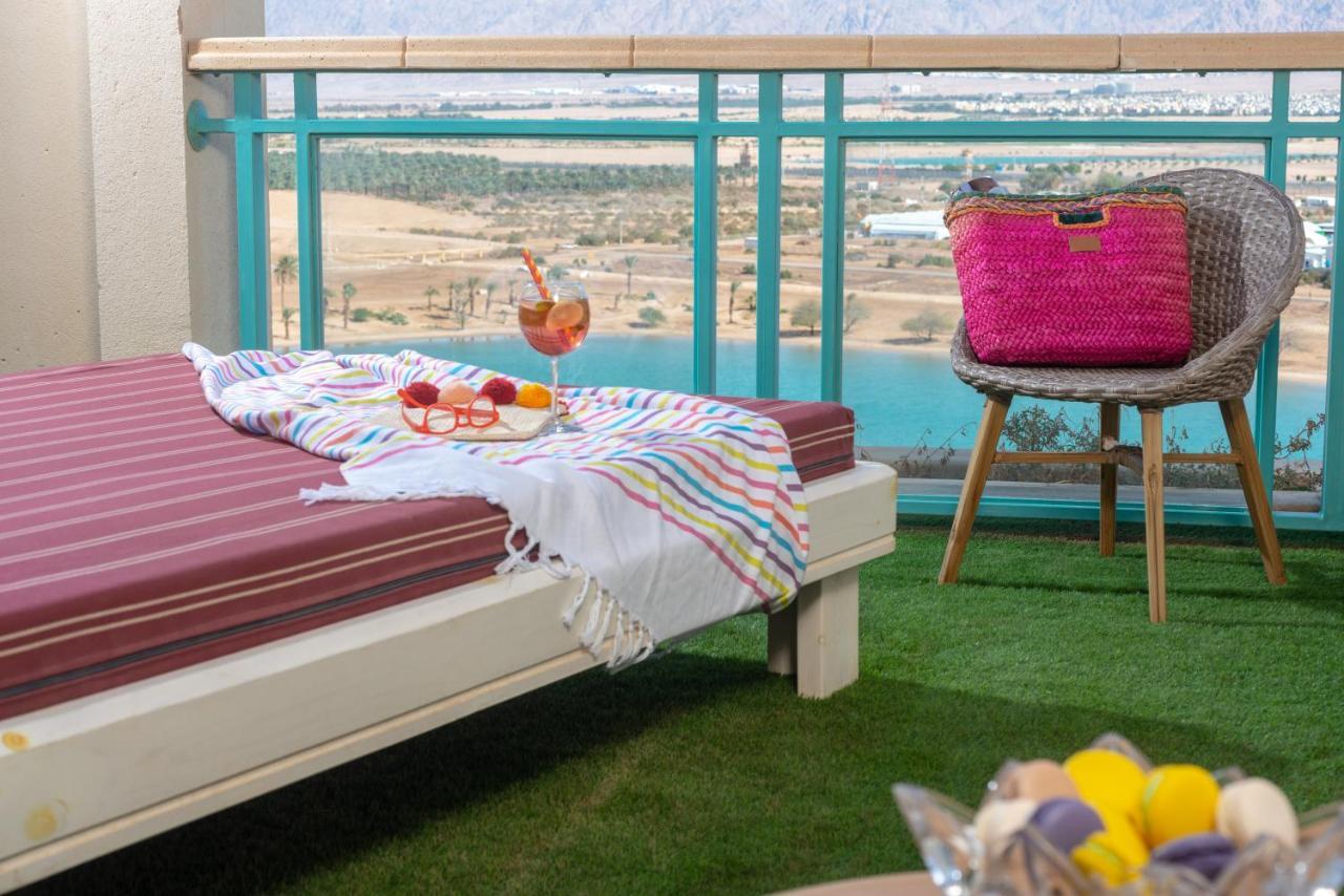 Herods Boutique Eilat A Premium Collection By Fattal Hotels Exterior foto Artificial grass on a balcony
