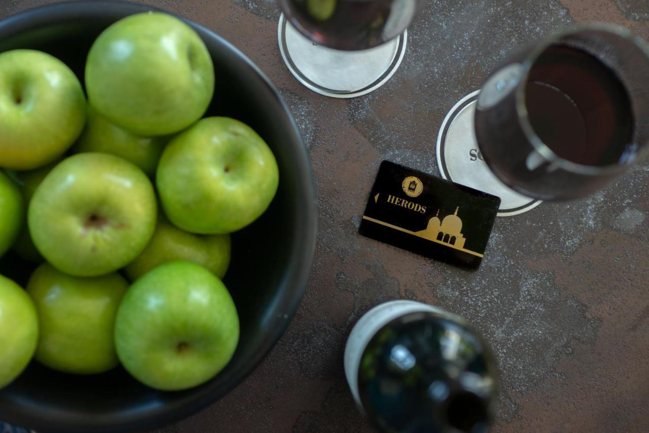 Herods Boutique Eilat A Premium Collection By Fattal Hotels Exterior foto A Hilton Honors card