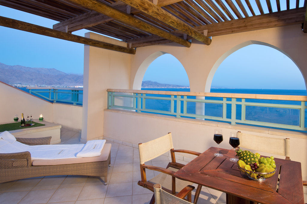Herods Boutique Eilat A Premium Collection By Fattal Hotels Exterior foto The view from the balcony of a suite at the Dead Sea